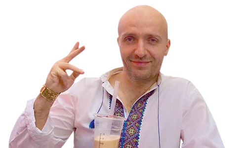 Costi merge  peste tot în  lume îmbrăcat  tradiţional jpeg