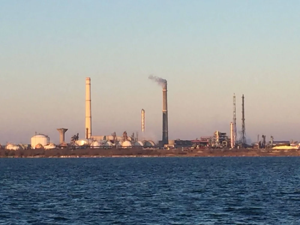 Scurgere de amoniac la rafinăria din Năvodari. Garda de Mediu a cerut oprirea uneia dintre instalații