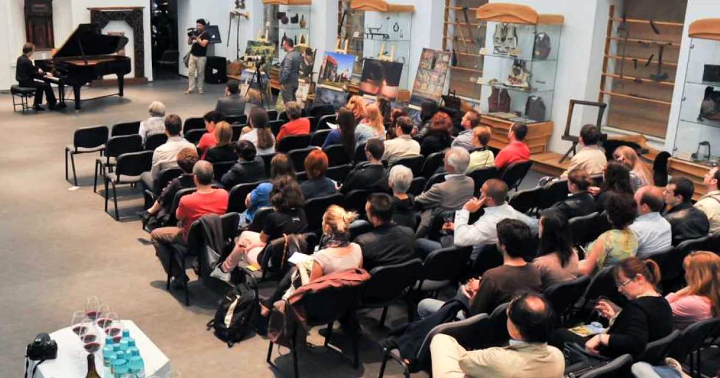 Expoziţie şi concert la „Manifest pentru România“.