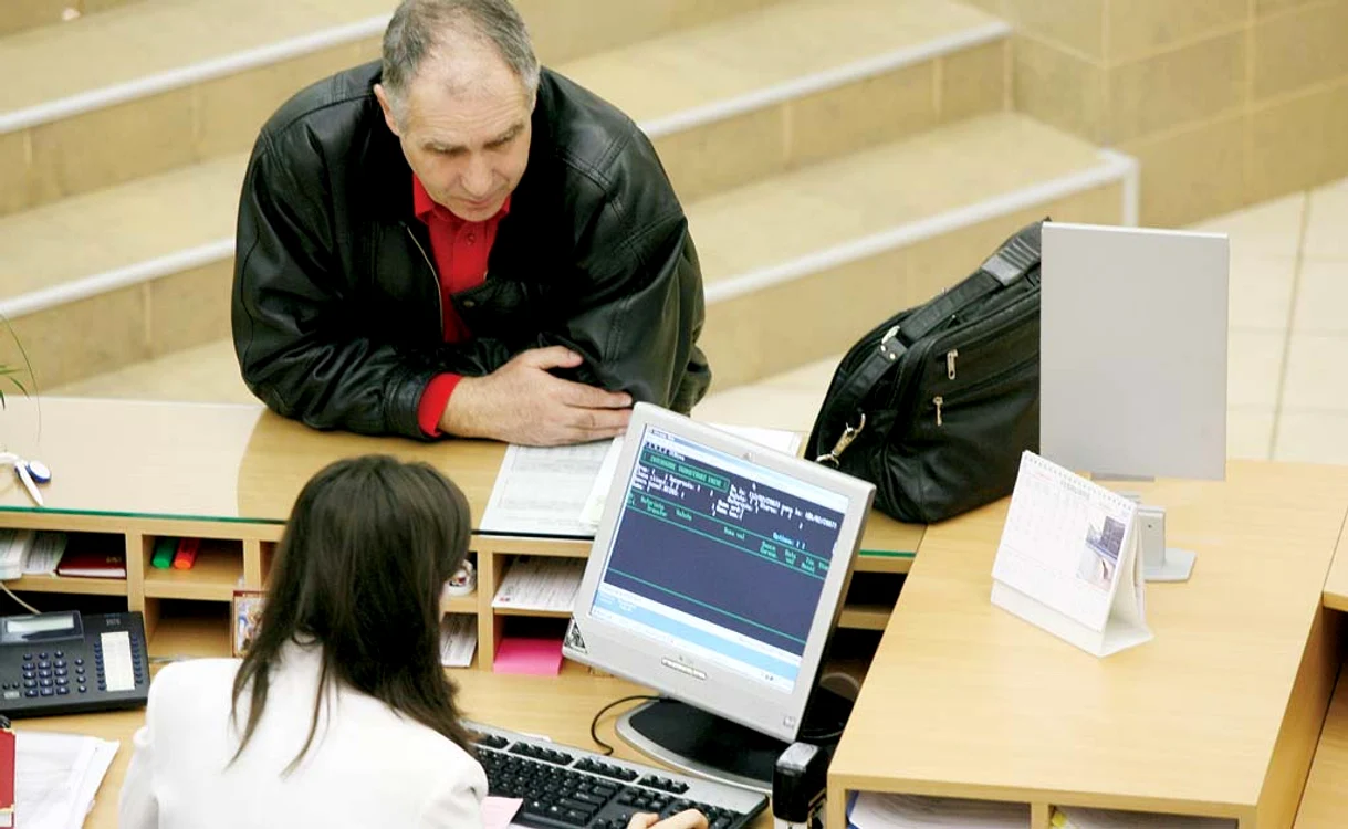 Românii care vor să renunţe la pensia privată trebuie să depună o cerere
