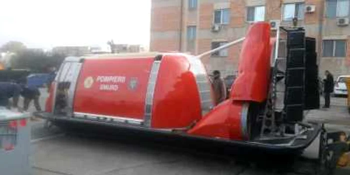 Hovercraft-ul merge şi pe apă şi pe uscat FOTO CJ Tulcea