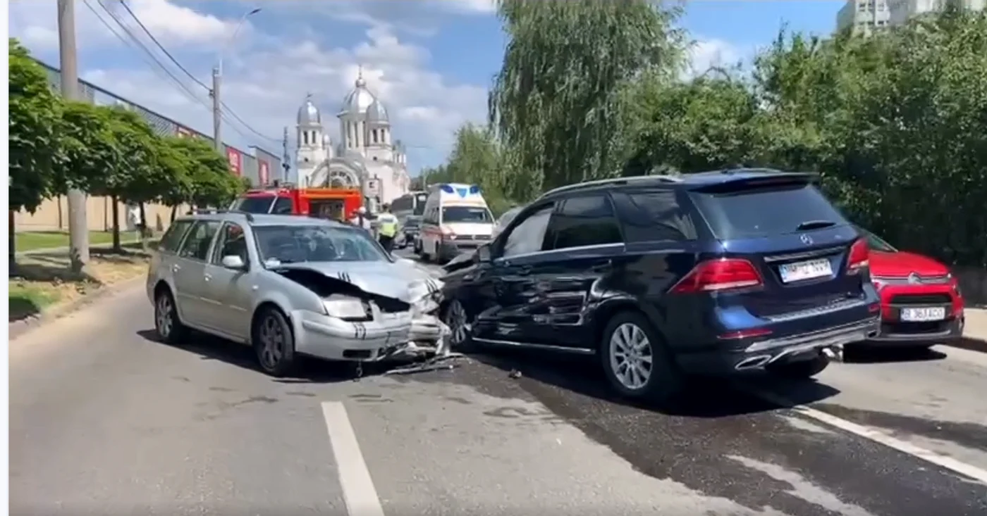 Impactul a fost frontal. FOTO captură vasiledale.ro