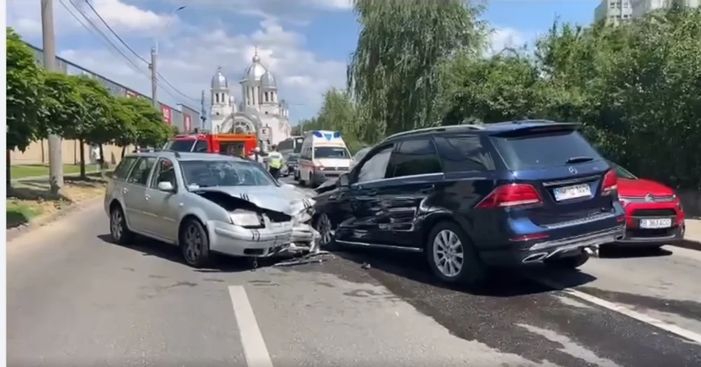 Fosta șefă Poliției Maramureș, implicată într-un accident, după ce a pătruns pe contrasens. Chestorul în rezervă și alte două persoane au ajuns la spital