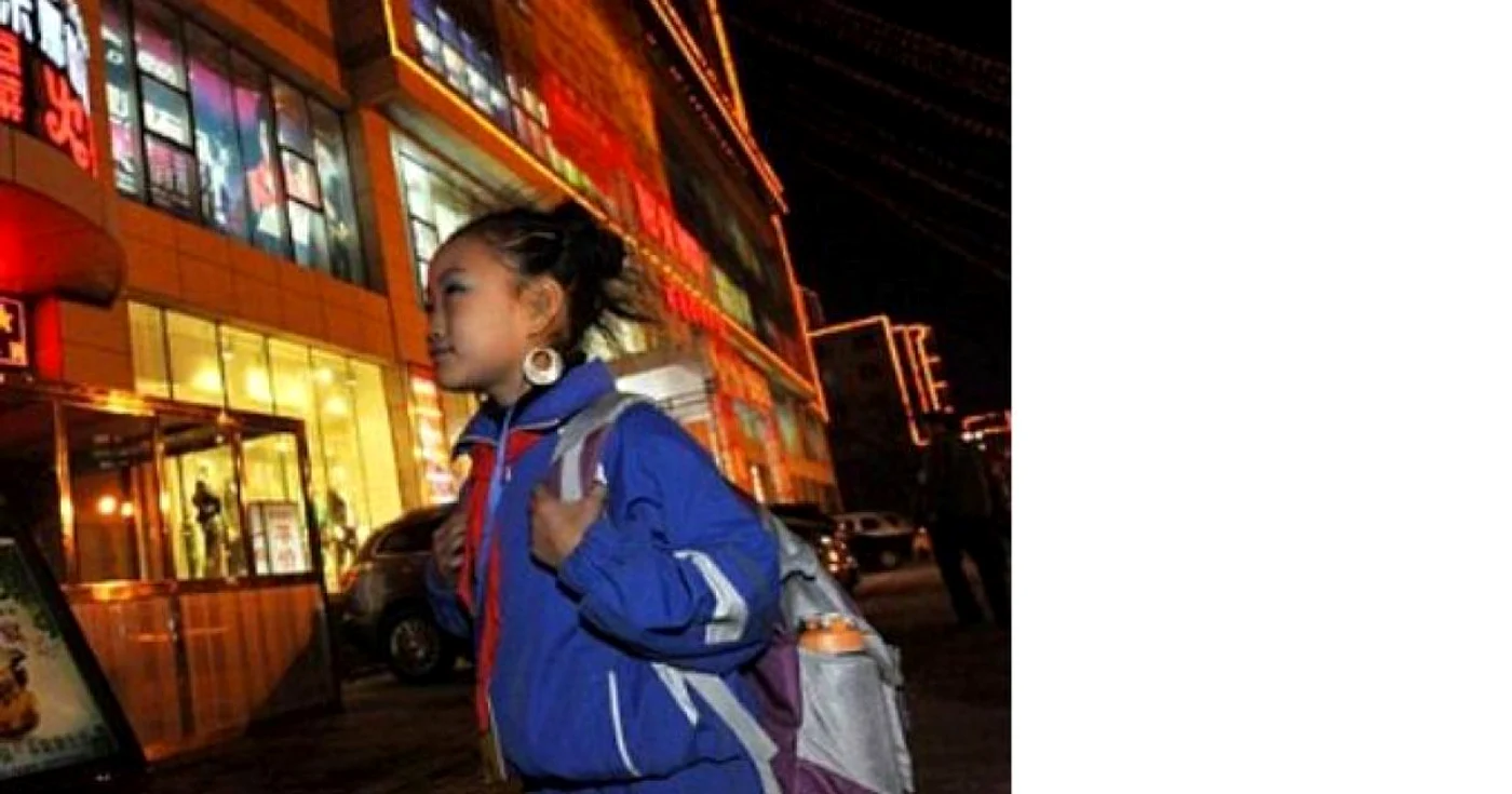 Huang, dansează într-un club ca să-şi ajute părinţii bolnavi