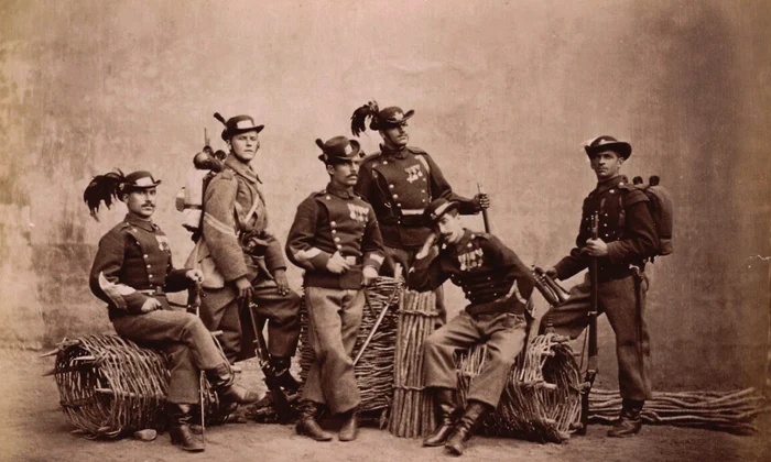 Sergent adjutant, caporal, sergent major, soldat, sergent și gornist de vânători