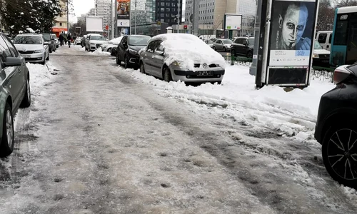 În această dimineață, zăpada necurățată de pe trotuare se formase în gheață  jpeg
