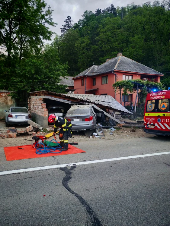 Două persoane au fost rănite în urma unui accident rutier. FOTO: Bistrițeanul. 
