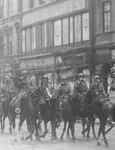 1919: Cum au agățat soldații români opinca pe Parlamentului din Budapesta png