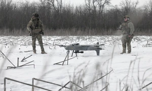 Soldati ucraineni  dronă   câmp inzapezit FOTO EPA EFE jpg