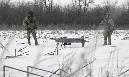 Soldati ucraineni  dronă   câmp inzapezit FOTO EPA EFE jpg