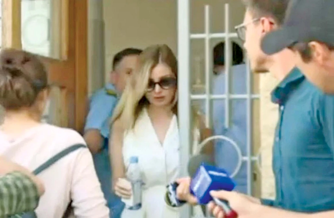 Iubita politicianului vine săptămânal la Penitenciarul Rahova ca să-l viziteze