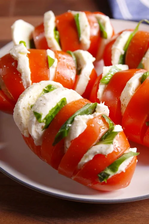 aperitiv roşie cu mozzarella jpeg