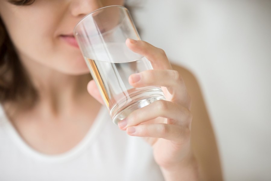 Noi cercetări indică o modalitate simplă de a elimina microparticulele de plastic din apa de la robinet