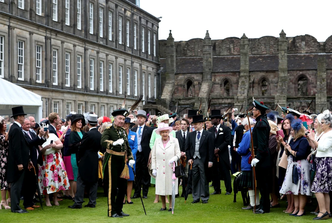 Regina Elisabeta la Palatul Holyroodhouse profimedia 0340857569 jpg