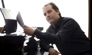 Pianistul Josu de Solaun pe scena Sălii Radio jpeg