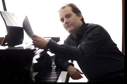 Pianistul Josu de Solaun pe scena Sălii Radio jpeg