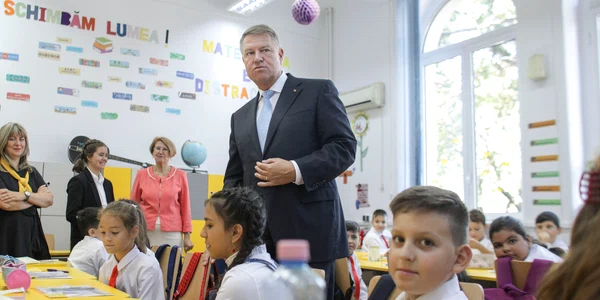 Klaus Iohannis, vizită în 2019 în prima zi de școală - elevi FOTO Inquam Photos / Octav Ganea