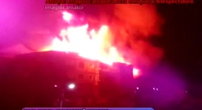 Femeia susține că incendiul ar fi izbucnit din cauza unei lumânări