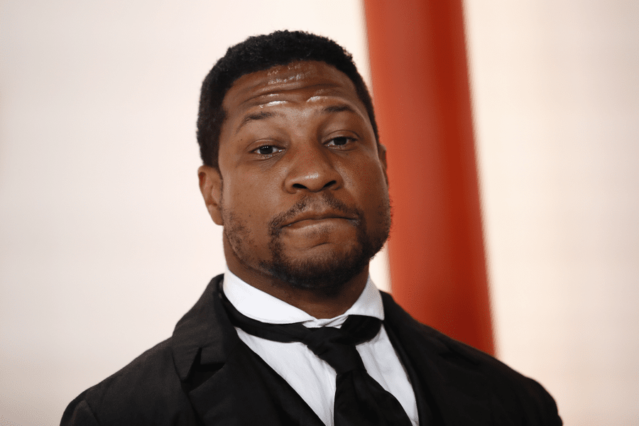 Actorul Jonathan Majors, arestat pentru agresiune și hărțuire. Reclamele în care apare au fost retrase VIDEO