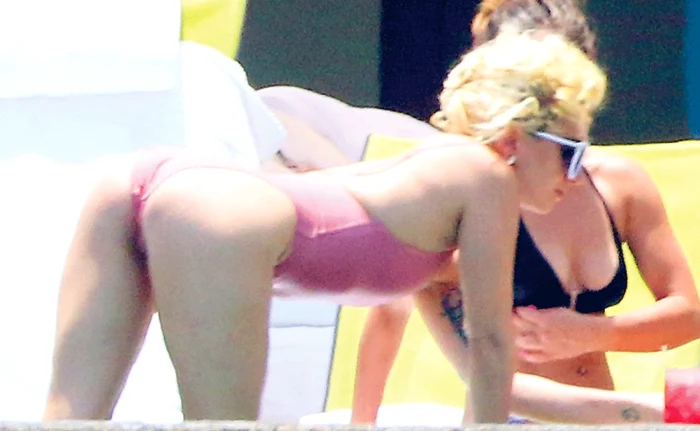 Vedeta şi-a arătat fundul provocatorFoto: Hepta