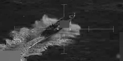 sua a atacat o barca a unor presupusi traficanti de droguri X  @Southcom mp4 thumbnail png