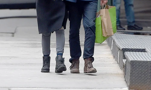 Kate Hudson and new boyfriend Danny Fujikawa hold hands in New York City jpeg