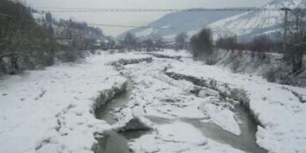 Autorităţile din Neamţ au stabilit planul de măsuri pentru combaterea fenomenului de zăpor în această iarnă