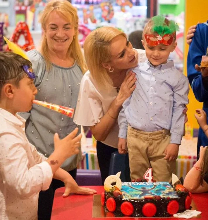 Gabriela Firea, la momentul tortului lui Zian-Mihail, fiul ei cel micFoto: arhivă personală