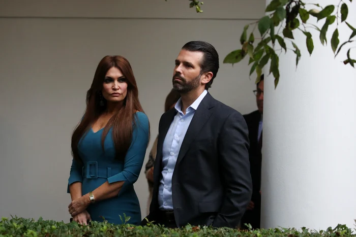 
    Kimberly Guilfoyle și Donald Trump jr. au participat la manifestațiile de 4 iulie de la Mont Rushmorefoto: Getty Images  