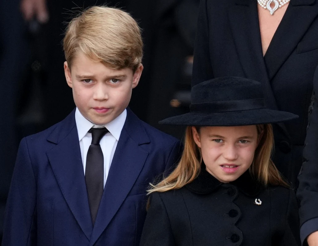 Prințul George și Prințesa Charlotte