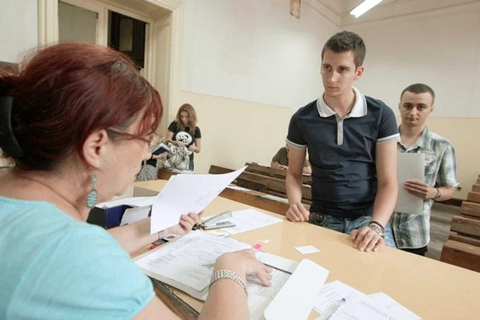 
    Admitere la facultate 2015: Elevii vor beneficia de cazare gratuită în perioada înscrierilorfoto: Click!  