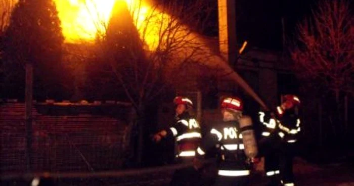 Incendiul a izbucnit azi noapte în jurul orei 01,35