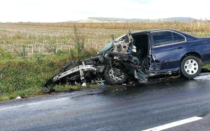 BMW a fost avariat după impact FOTO Newspascani.com