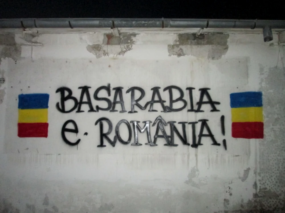 Basarabia e România - mesajul scris pe zidurile României Otopeni Foto Arhivă personală