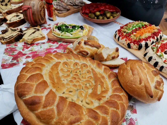În cuptorul casei se coceau pâine, colaci și cozonaci FOTo: A.M.