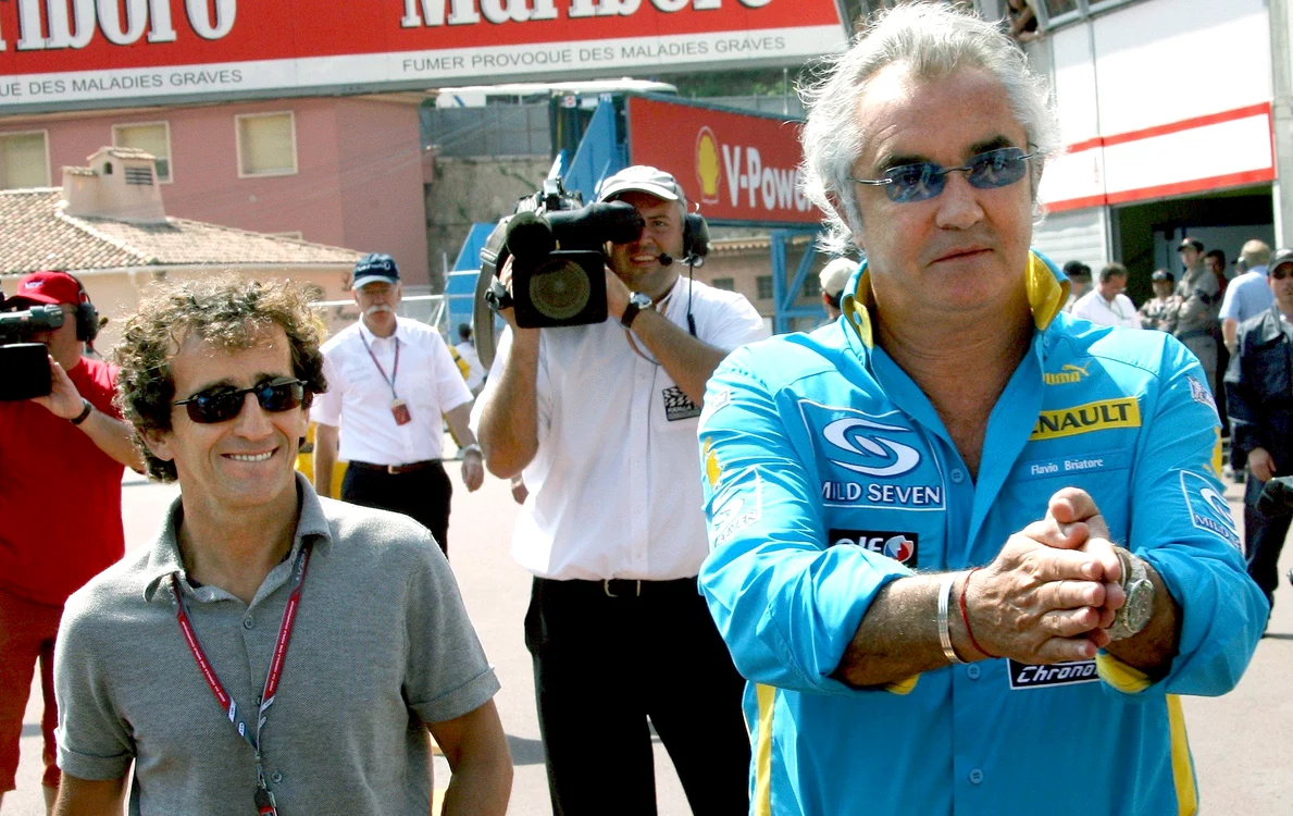 Flavio Briatore (dreapta) cere 1 milion de euro de la FIA