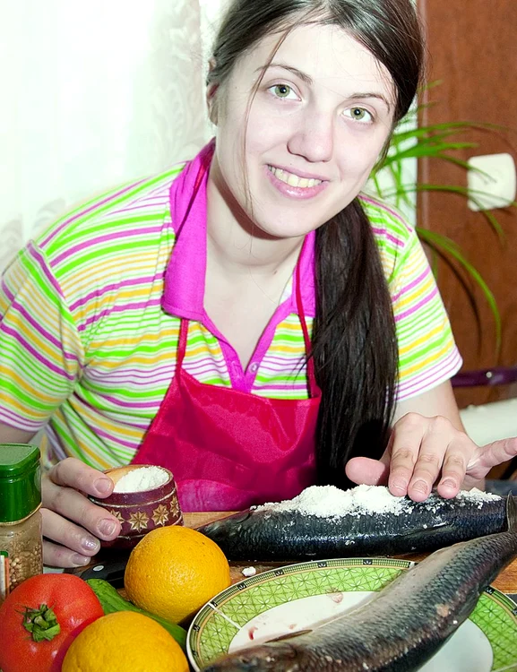 
    Acizii graşi omega 3 care se găsesc în peşte sunt esenţiali pentru funcţionarea corectă a sistemului cardiovascular  