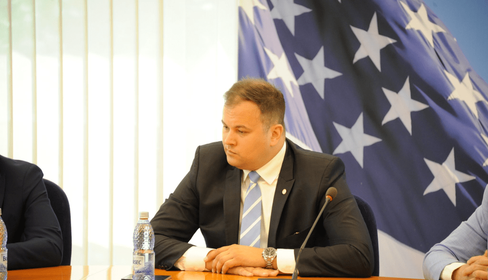 Secretarul general al TNL, demis din funcții, în urma scandalului generat de injuriile tinerilor liberali la adresa PSD