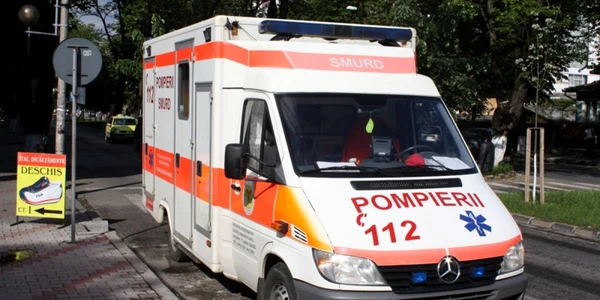 Cei doi tineri au fost transportati de un echipaj SMURD la UPU. Foto Arhivă
