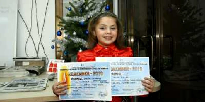 Maria Crăciun ne arată ultimele două diplome obţinute săptămâna trecută. Foto: Corina Tătaru