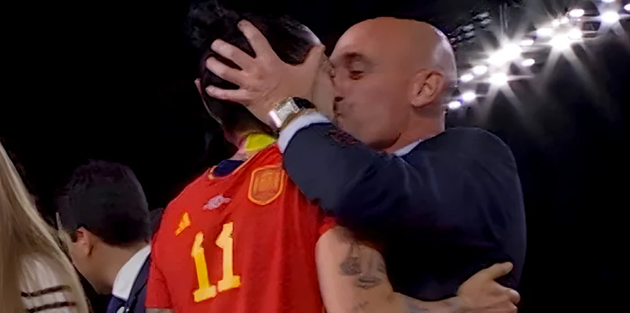 Sărutul cu Jenny Hermoso i-a adus probleme lui Luis Rubiales. Captură TV