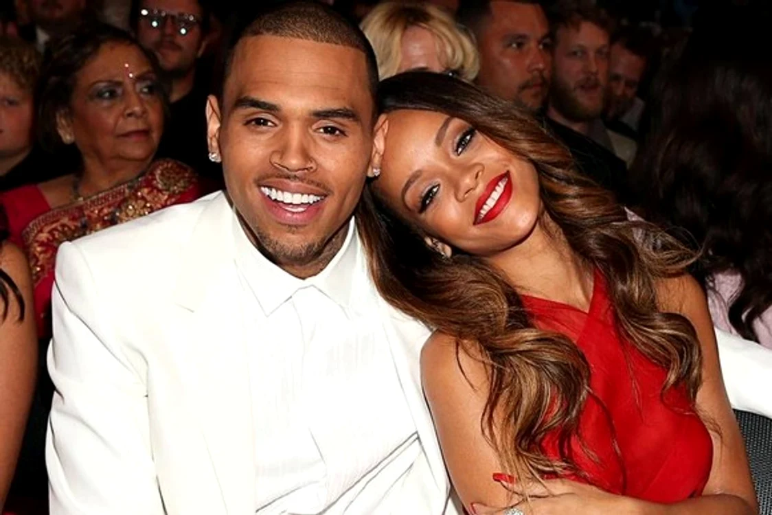 Chris Brown şi Rihanna au trăit o poveste de dragoste cu năbădăi 