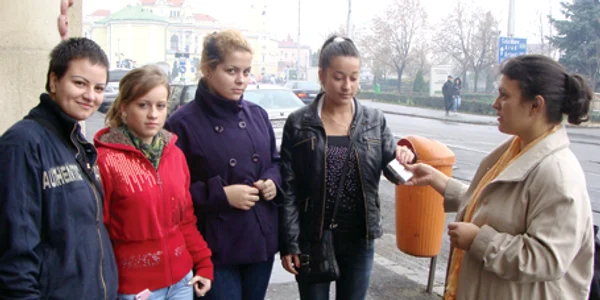 Liceeni au făcut schimb de ponturi despre renunţarea la fumat 