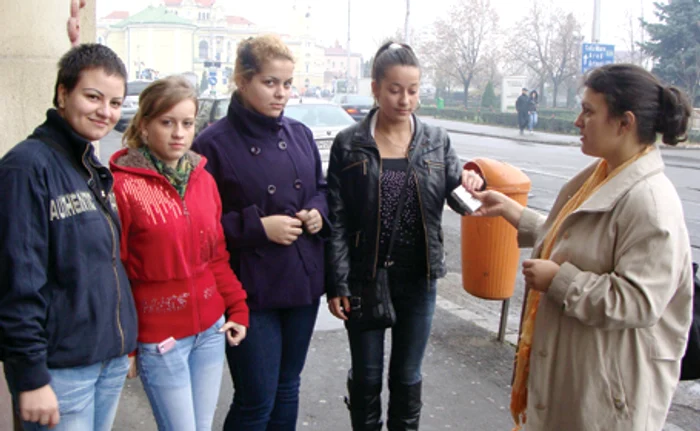 Liceeni au făcut schimb de ponturi despre renunţarea la fumat