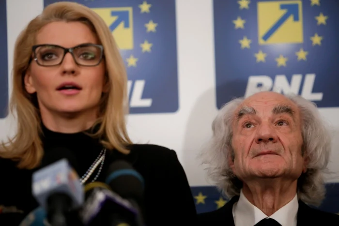 De exemplu la ora actuală (până la redistribuire), singurul senator PNL
pentru Bucureşti este Leon Dănăilă.