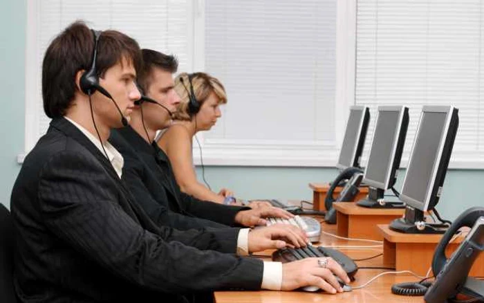 Angajații de la ANOFM răspund la întrebările românilor legate de șomajul tehnicFoto: adevarul.ro