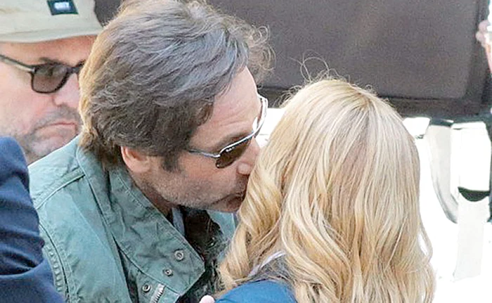 David Duchovny şi Gillian Anderson au fost văzuţi în tandreţuri în Vancouver, Canada