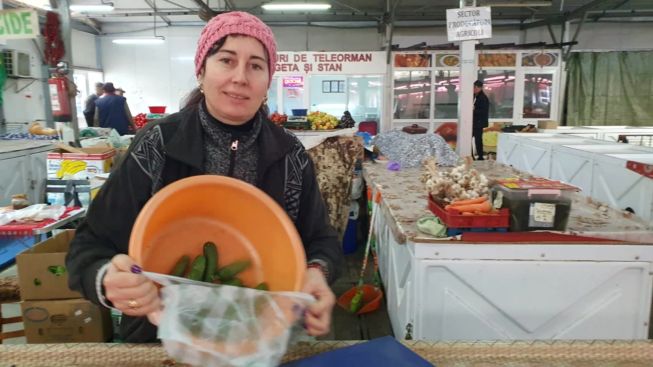 Elisabeta vinde legume în piața Gorjului de mai bine de 10 ani 