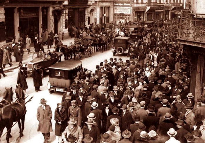 Aglomerația din orașele mari, mai ales din Bucureștiul interbelic, a favorizat răspândirea rapidă a gripei din 1935