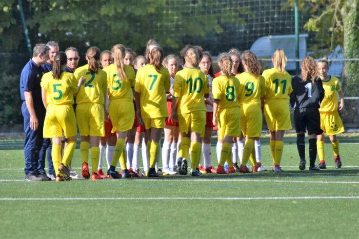 
    Fetele de la FC Nantes n-au adversar la U15Foto: Facebook/FCNantesFeminines  
